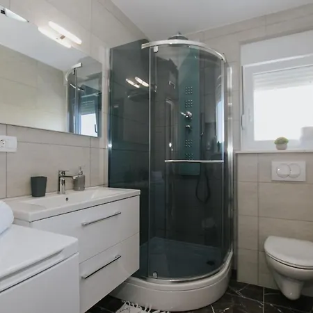 Royal Blue House 2 Rum i privatbostad *