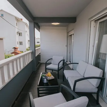 Rum i privatbostad Royal Blue House 2 *